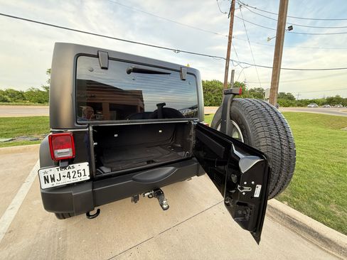 Used 2016 Jeep Wrangler Sport w/ Quick Order Package 24S AWD/4WD image 9