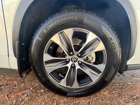 Used 2022 Toyota Highlander XLE image 20