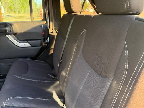 Used 2013 Jeep Wrangler Unlimited Sahara image 14