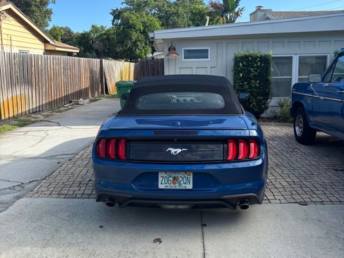 Used 2022 Ford Mustang Premium image 5