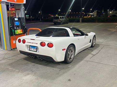 Used 2001 Chevrolet Corvette Coupe w/ Preferred Equipment Group2 RWD image 9