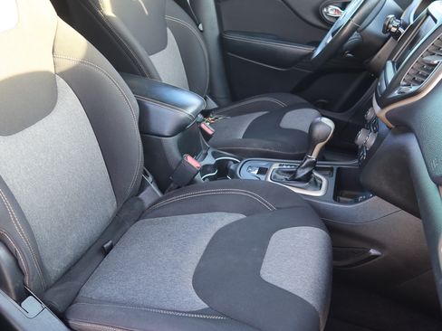 Used 2014 Jeep Cherokee Latitude image 11