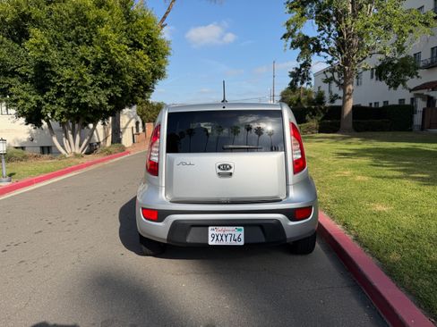 Used 2012 Kia Soul + FWD image 10