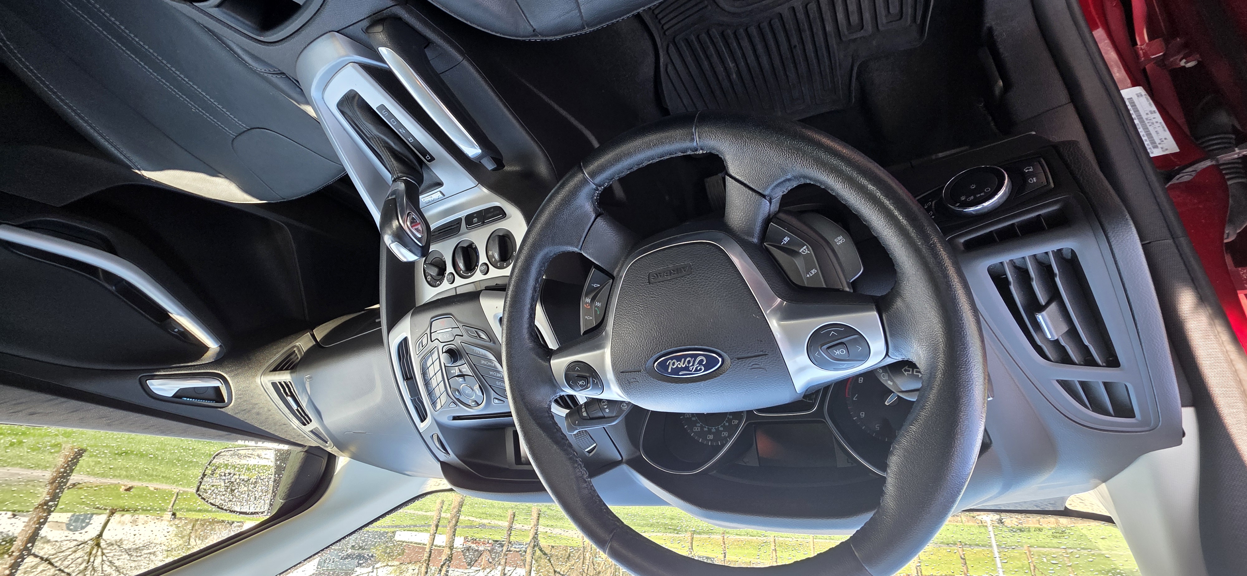 Used 2013 Ford Focus SE FWD image 12