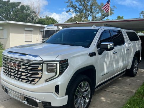 Used 2022 GMC Sierra 1500 Denali w/ Denali Reserve Package AWD/4WD image 8
