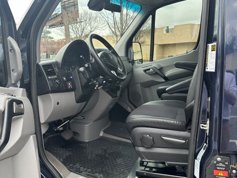 Used 2016 Mercedes-Benz Sprinter 2500 image 26