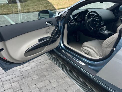 Used 2010 Audi R8 V8 image 13