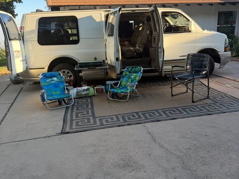 Used 2006 Chevrolet Express 2500 Extended w/ Preferred Equipment Group RWD image 10