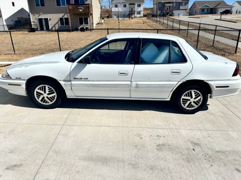 Used 1992 Pontiac Grand Am SE image 1