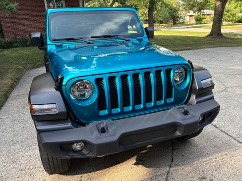 Used 2020 Jeep Wrangler Sport AWD/4WD image 2