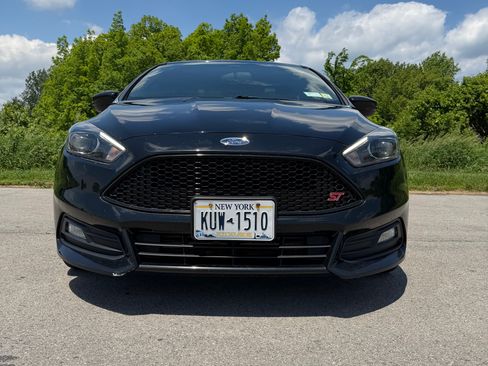 Used 2018 Ford Focus ST w/ Equipment Group 401A FWD image 5