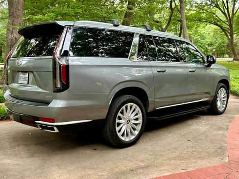 Used 2023 Cadillac Escalade ESV Luxury RWD image 9