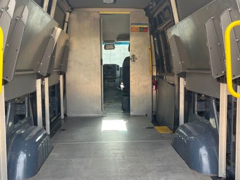 Used 2018 Mercedes-Benz Sprinter 2500 image 12