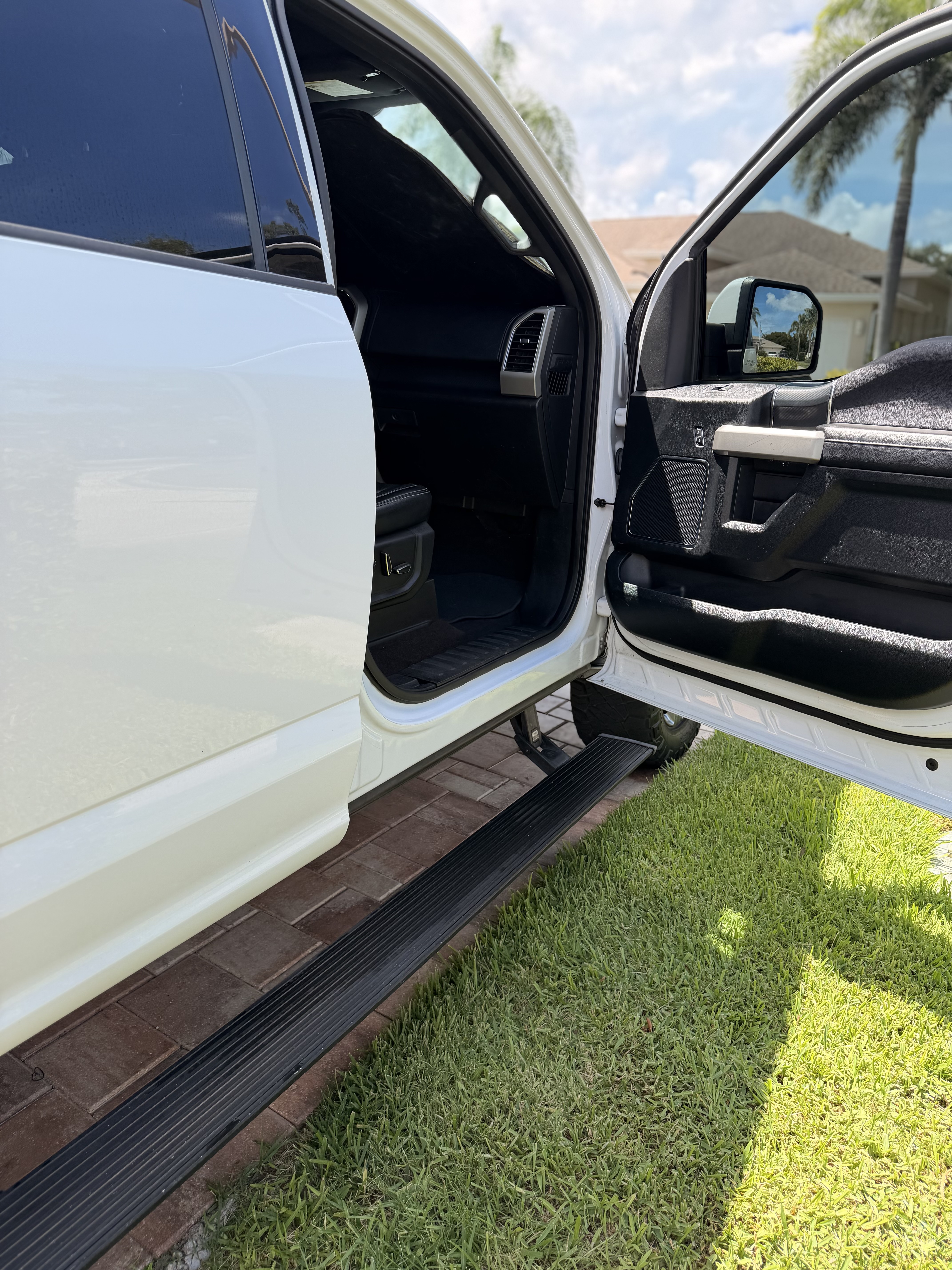 Used 2018 Ford F150 Lariat w/ Equipment Group 502A Luxury AWD/4WD image 14