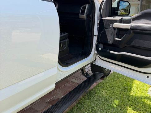 Used 2018 Ford F150 Lariat w/ Equipment Group 502A Luxury AWD/4WD image 14