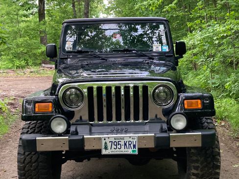 Used 2004 Jeep Wrangler Sahara w/ Dual Top Group AWD/4WD image 2
