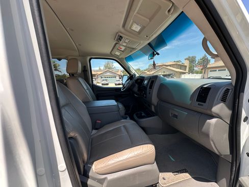 Used 2021 Nissan NV 3500 SL RWD image 6