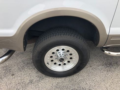 Used 2005 Ford Excursion Eddie Bauer image 16