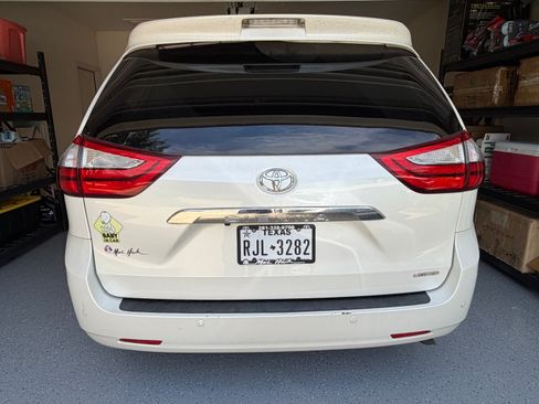 Used 2015 Toyota Sienna Limited Premium FWD image 2