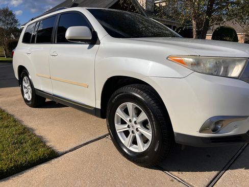 Used 2011 Toyota Highlander SE image 4