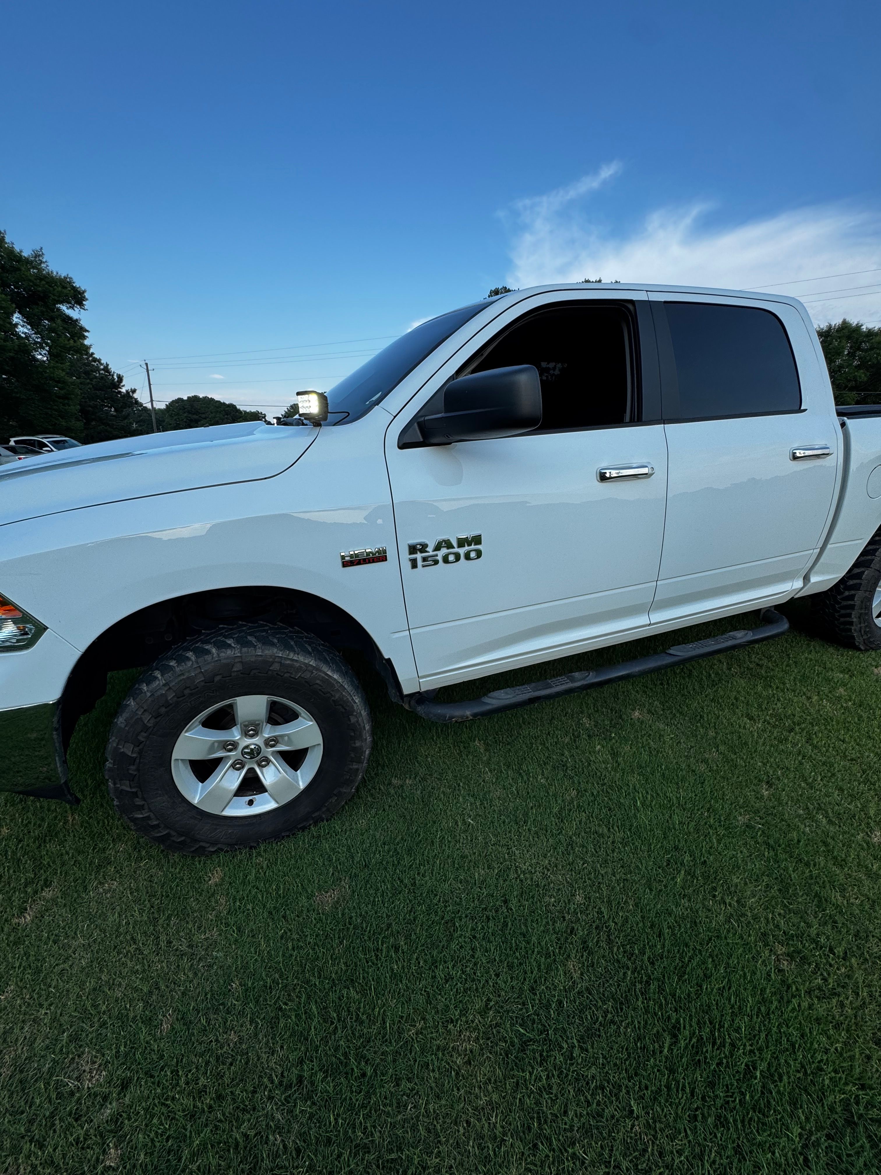 Used 2018 RAM 1500 Classic SLT AWD/4WD image 2