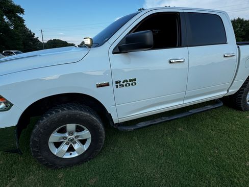 Used 2018 RAM 1500 Classic SLT AWD/4WD image 2