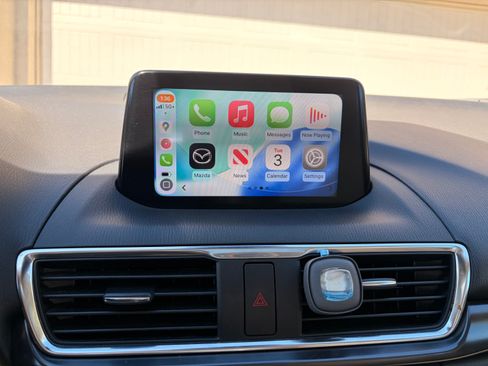 Used 2018 MAZDA MAZDA3 Grand Touring image 8