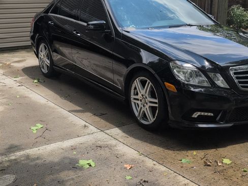 Used 2010 Mercedes-Benz E 350 4MATIC Sedan image 2