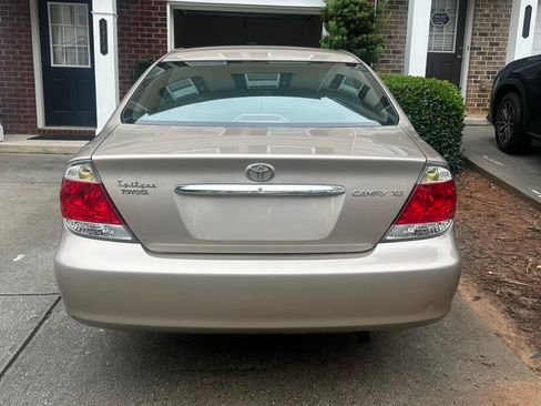 Used 2005 Toyota Camry XLE FWD image 13