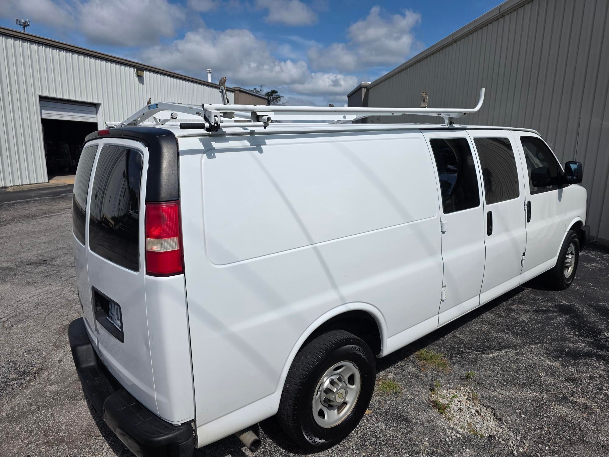Used 2011 Chevrolet Express 2500 Extended RWD image 5