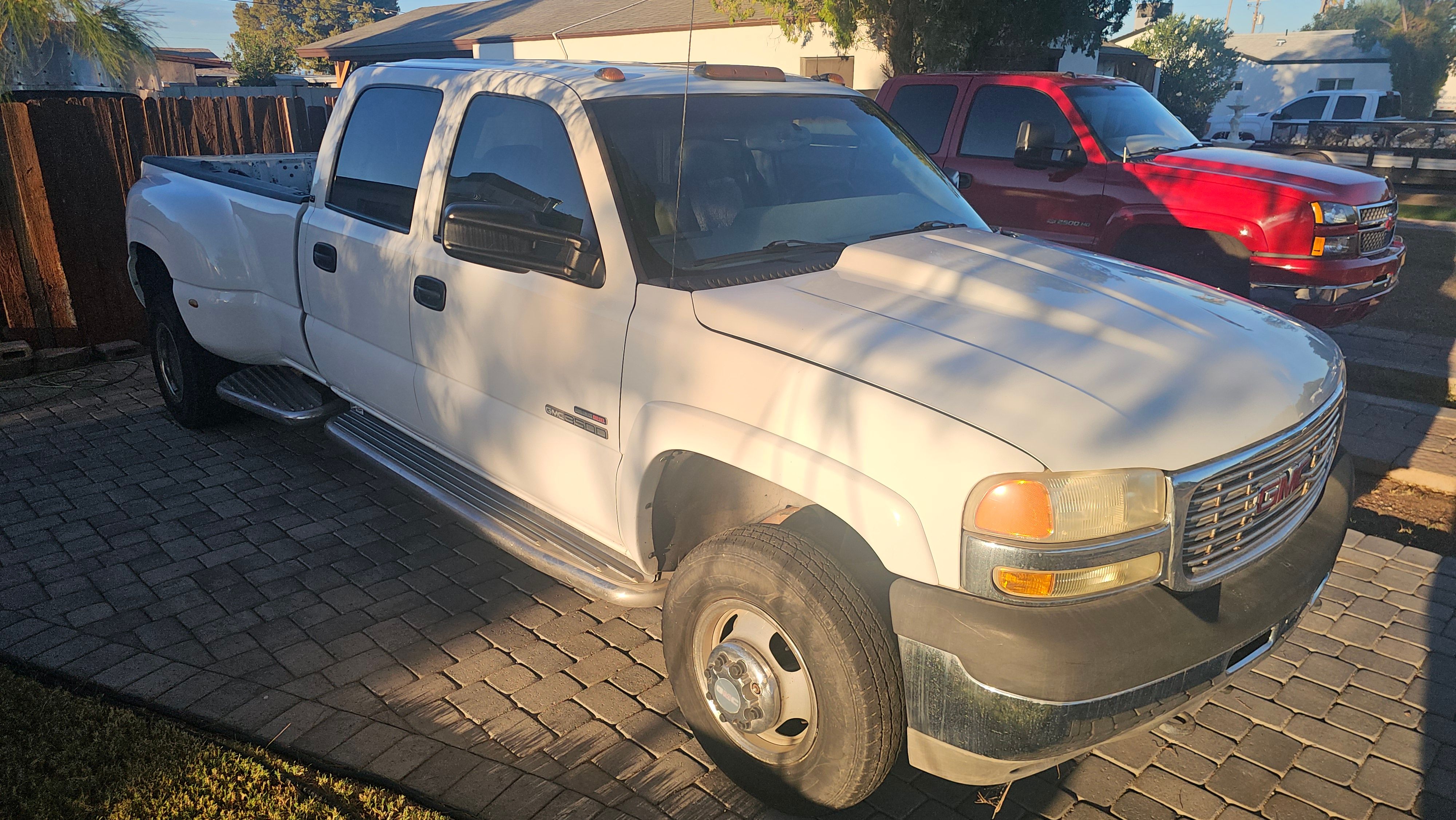 Used 2001 GMC Sierra 3500 4x4 Crew Cab w/ SLT Marketing Option Pkg image 2
