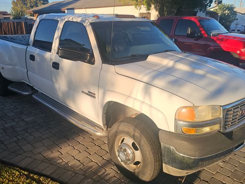 Used 2001 GMC Sierra 3500 4x4 Crew Cab w/ SLT Marketing Option Pkg image 2