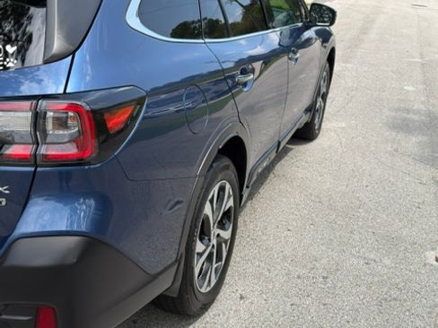 Used 2021 Subaru Outback Touring XT AWD/4WD image 4