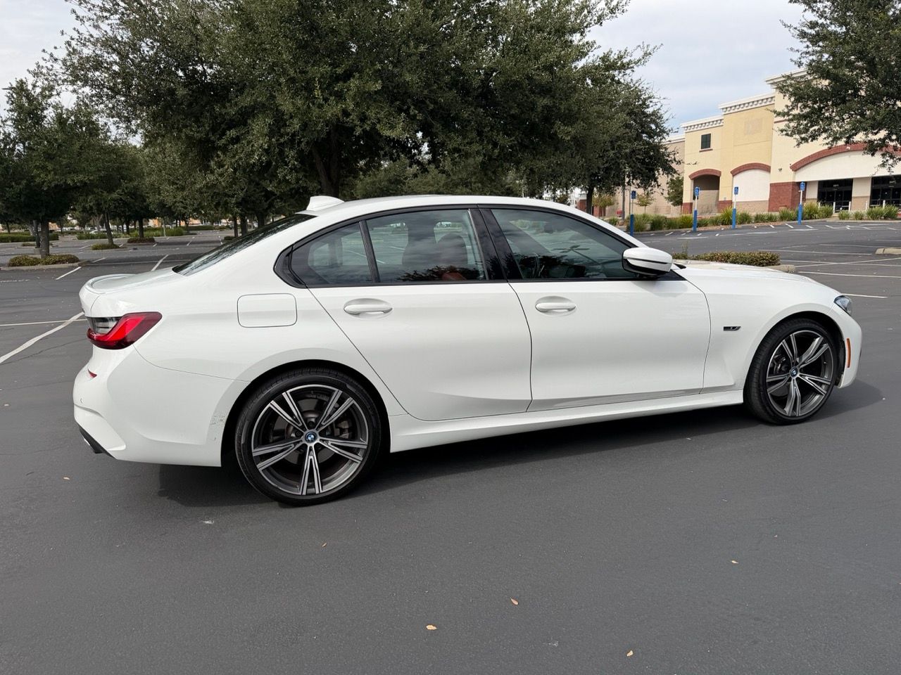 Used 2022 BMW 330e w/ M Sport Package RWD image 14