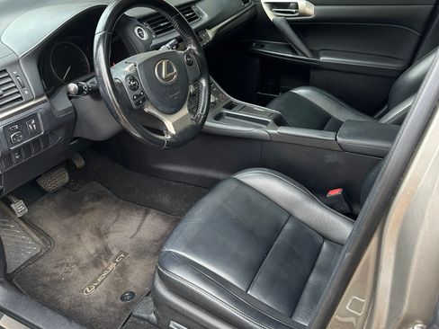 Used 2017 Lexus CT 200h w/ Seat Comfort Package image 9