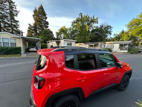 Used 2018 Jeep Renegade Trailhawk w/ Safety & Security Group AWD/4WD image 4