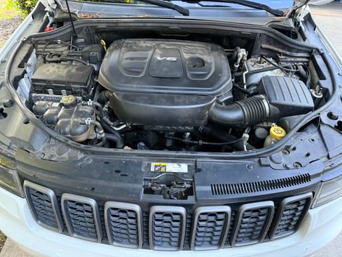 Used 2017 Jeep Grand Cherokee Trailhawk w/ Trailhawk Luxury Group AWD/4WD image 2