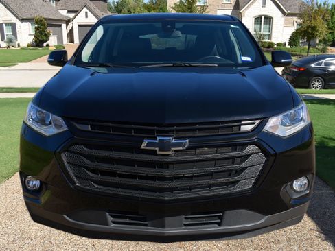 Used 2020 Chevrolet Traverse LT w/ LPO, Blackout Package image 1