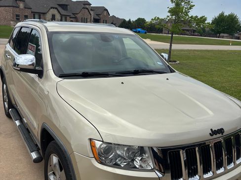 Used 2011 Jeep Grand Cherokee Limited w/ Mopar Chrome Edition Group AWD/4WD image 5