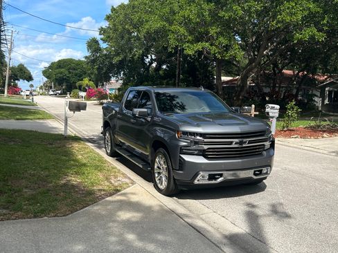 Used 2019 Chevrolet Silverado 1500 High Country w/ Technology Package image 4
