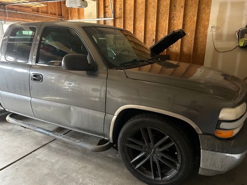 Used 2000 Chevrolet Silverado 1500 2WD Extended Cab image 1