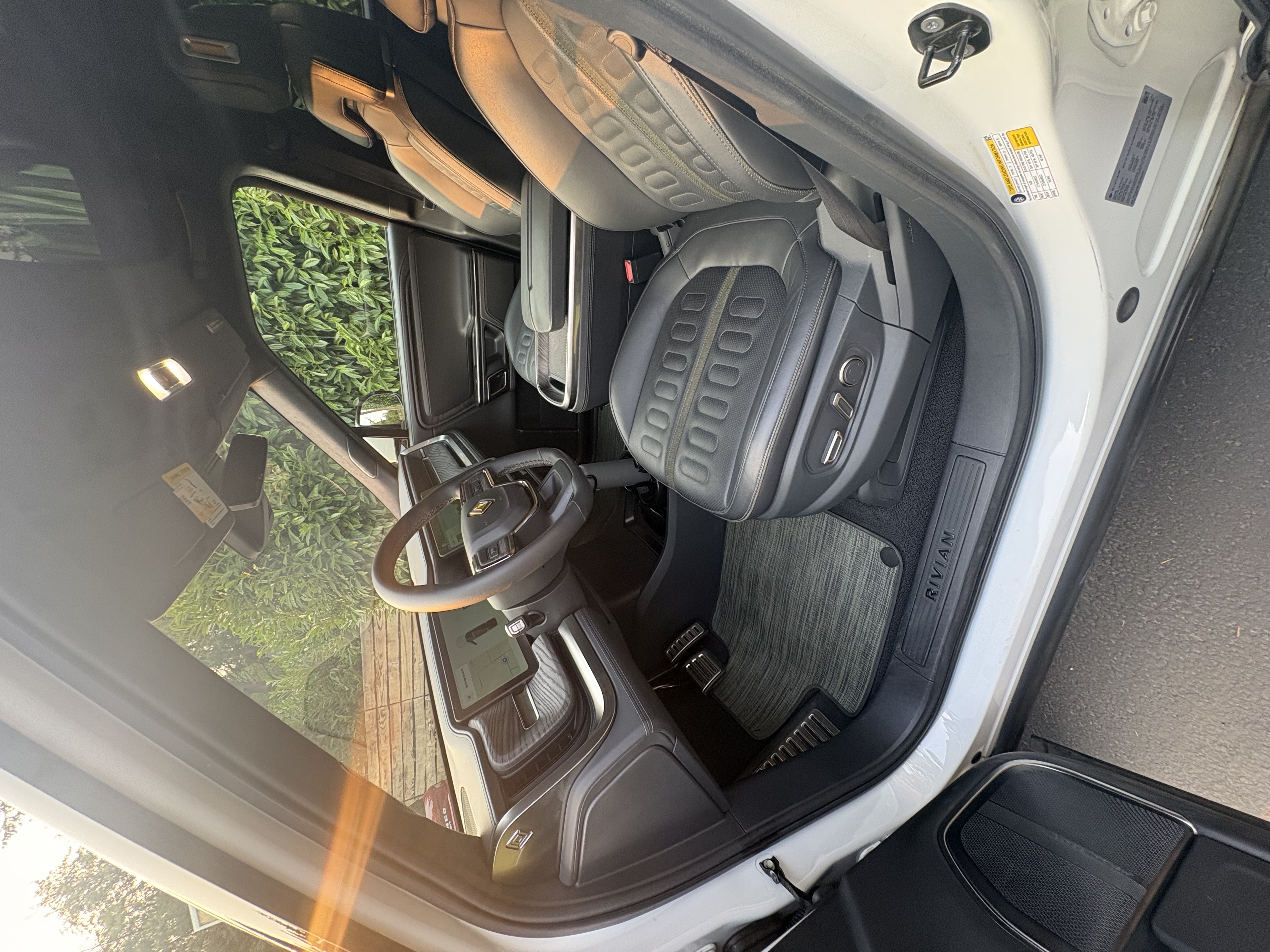 Used 2022 Rivian R1S Launch Edition AWD/4WD image 8