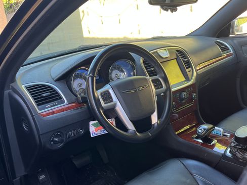 Used 2013 Chrysler 300 image 2