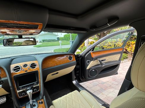 Used 2014 Bentley Flying Spur W12 image 20