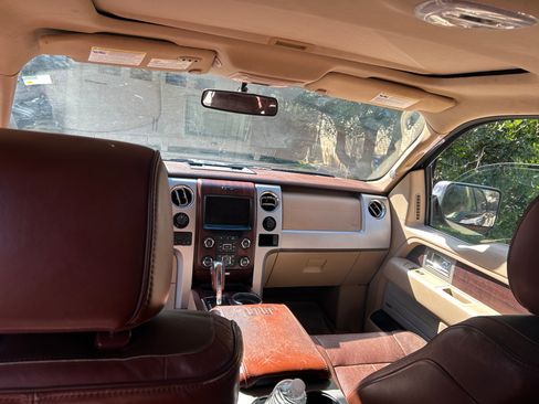 Used 2013 Ford F150 King Ranch w/ King Ranch Luxury Pkg image 2
