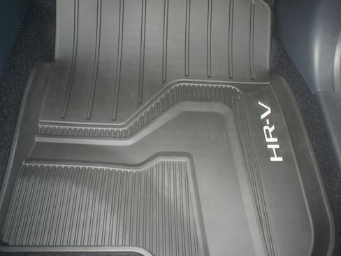 Used 2025 Honda HR-V LX image 17