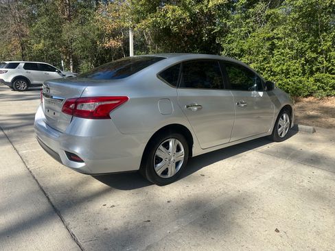 Used 2019 Nissan Sentra S image 5