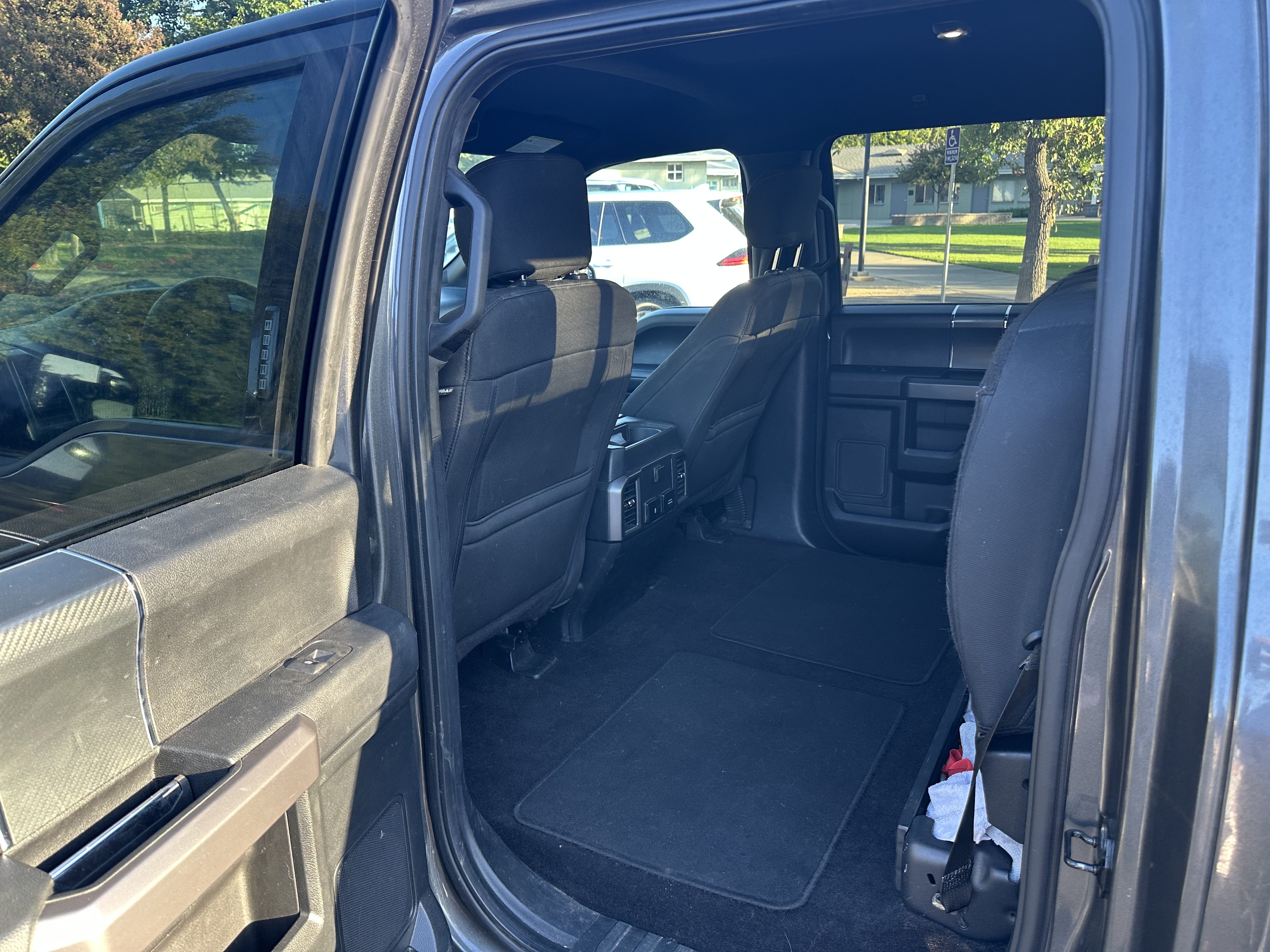 Used 2018 Ford F150 XLT w/ Equipment Group 302A Luxury AWD/4WD image 15