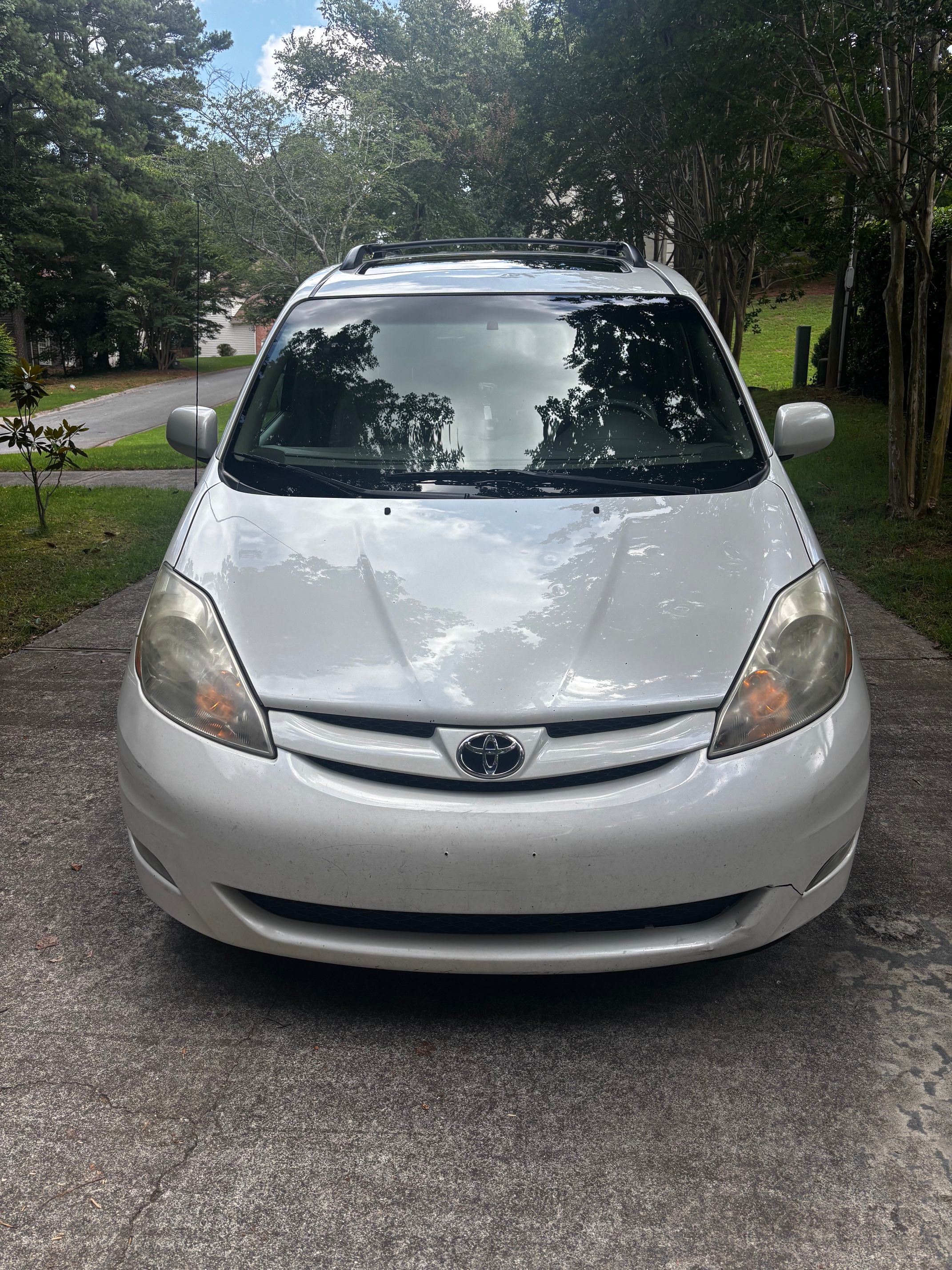 Used 2009 Toyota Sienna XLE w/ Towing Prep Pkg FWD image 2