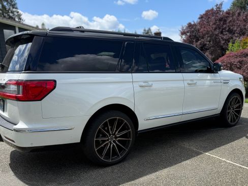 Used 2020 Lincoln Navigator L Reserve w/ Equipment Group 208A Reserve AWD/4WD image 4